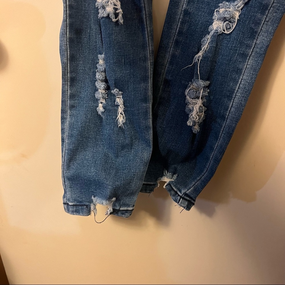 High Rise  Destructed Jeans - Picture 3 of 8